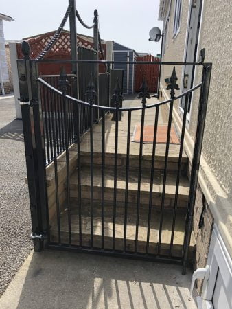 Traditional Metal Side Gate